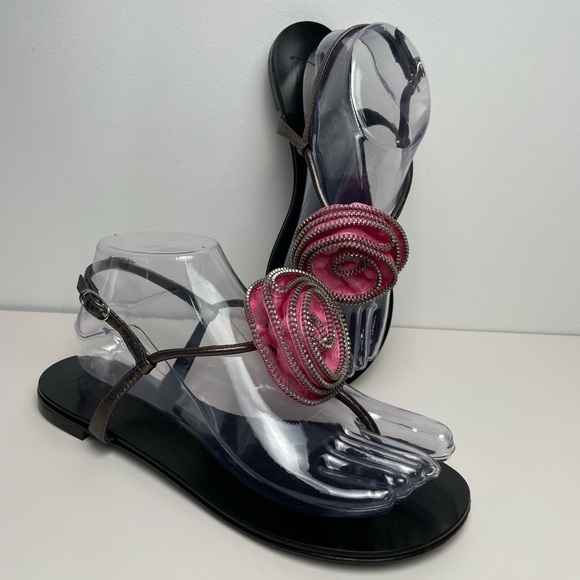 Giuseppe Zanotti Black Leather Thong Sandals with Pink Florette Women sz 37.5 - Picture 1 of 10